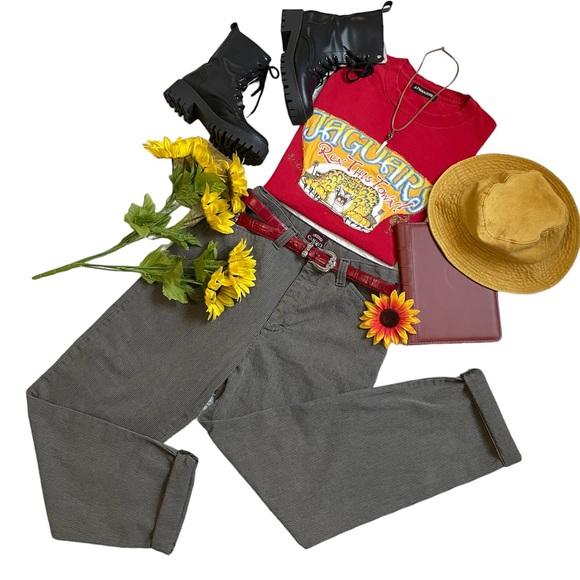 Vintage Jaguars Run this town red tee - Picture 17 of 17